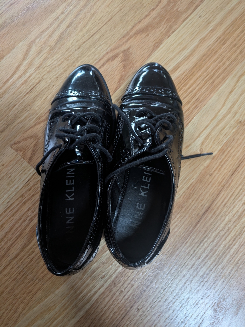 Anne Klein Black Patent Leather Lace-Up Oxford Shoes (size 6)